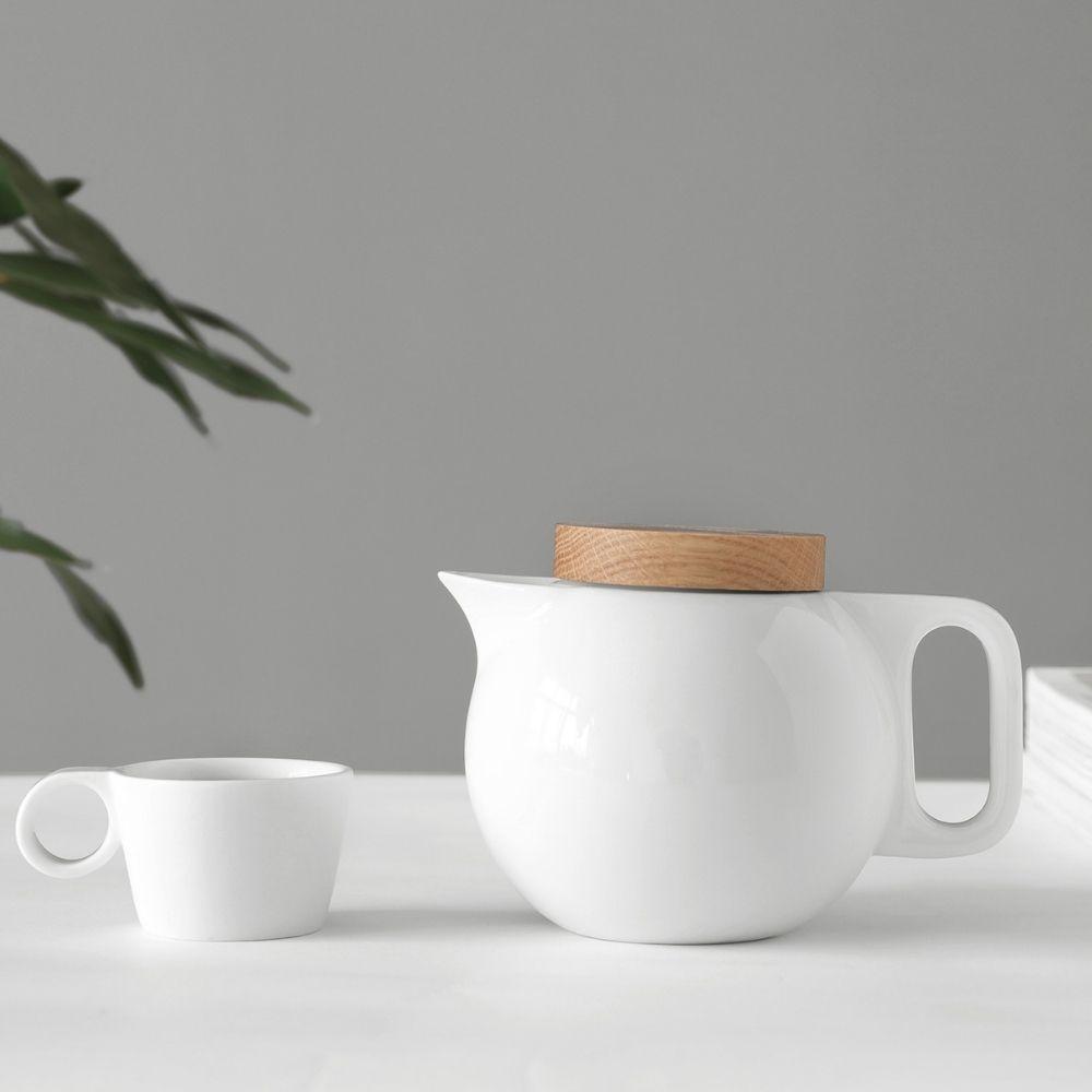 Tetera de porcelana con tapa de madera 2
