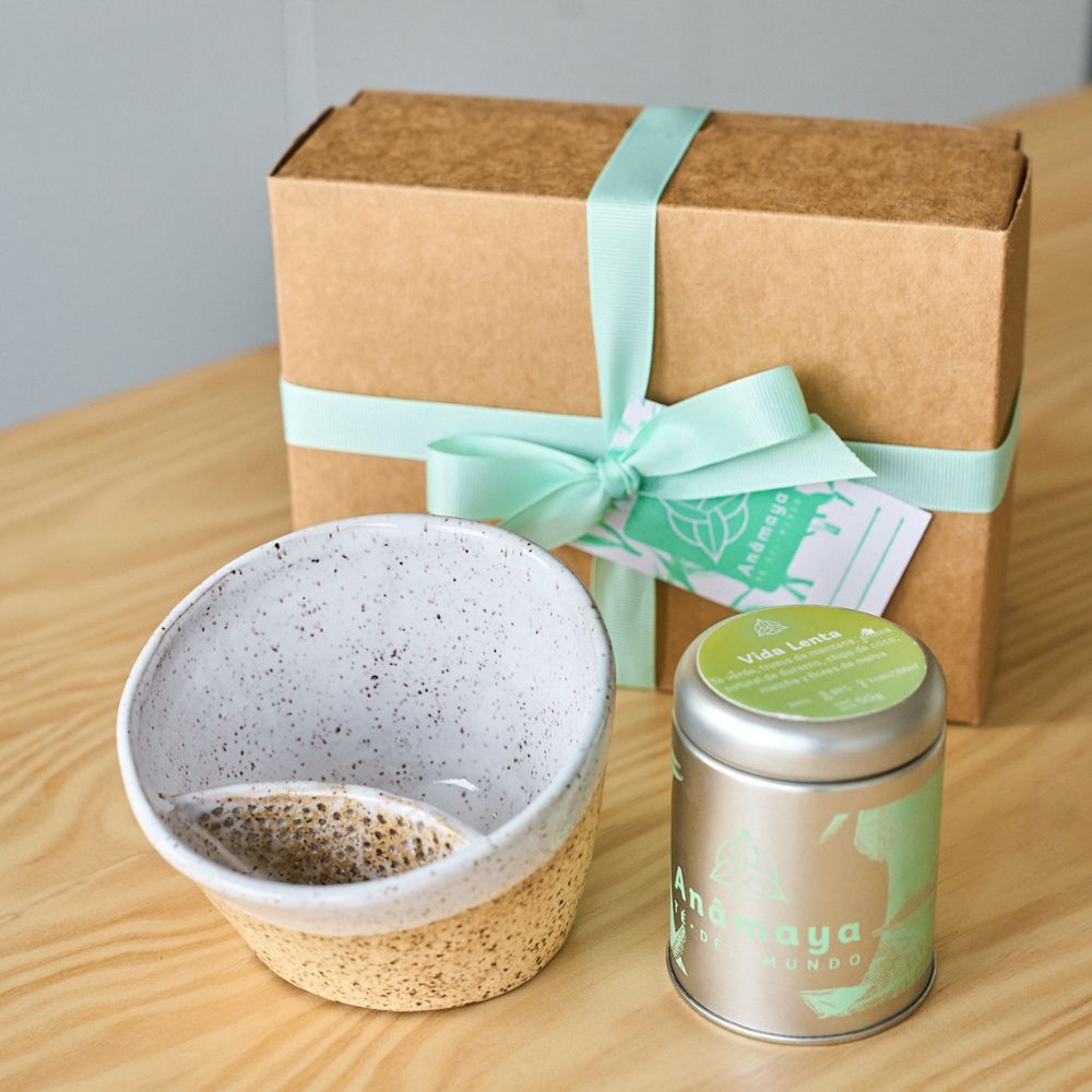 Set de té para regalo – Taza de cerámica gres beige + té en hebras