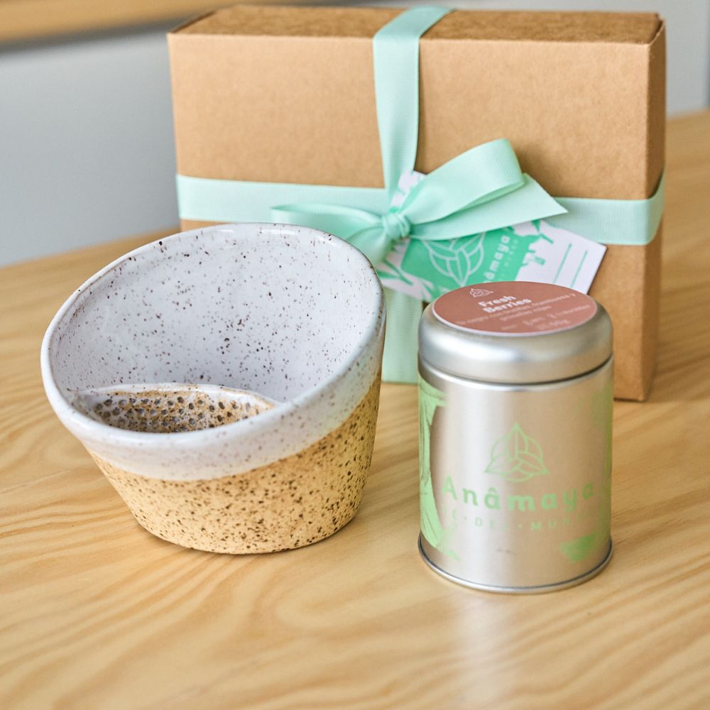 Set de té para regalo – Taza de cerámica gres beige + té en hebras