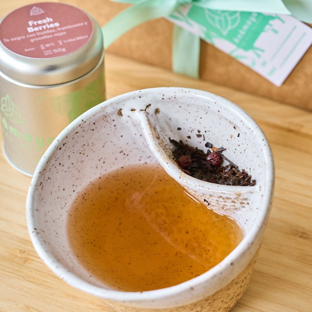 Set de té para regalo – Taza de cerámica gres beige + té en hebras