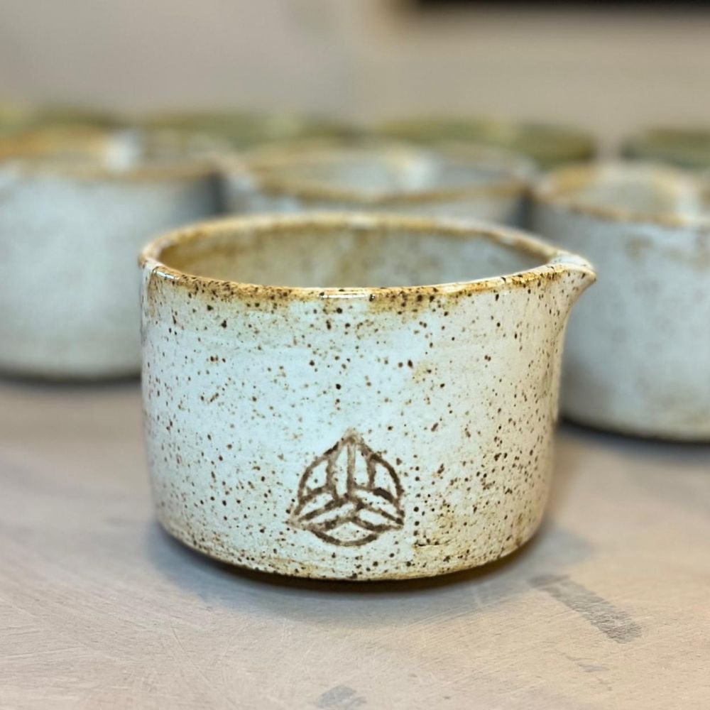 chawan para matcha con pico vertedor